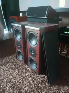 Jamo classic 4 bookshelf speakers with high-end audio output and bass you can feel.Perfect for movie