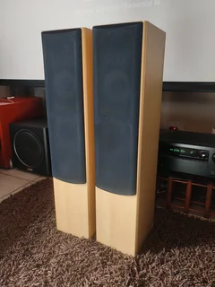 Tannoy mercury MX3 light maple floorstanding speakers in excellent condition with quality bass and c
