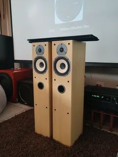 Tannoy mercury MX3 light maple floorstanding speakers in excellent condition with quality bass and c