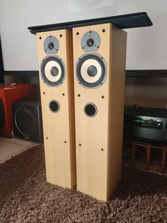 Tannoy mercury MX3 light maple floorstanding speakers in excellent condition with quality bass and c