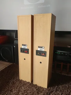 Tannoy mercury MX3 light maple floorstanding speakers in excellent condition with quality bass and c