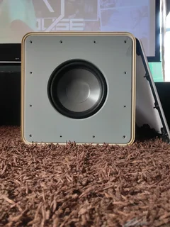 Boston HPS 10SE 250 watt 400 watt peak RMS 10 inch deep bass active subwoofer in immaculate conditio