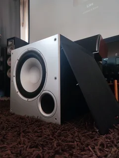 Polk audio PSW10 active 10 inch subwoofer in immaculate condition with deep bass outputs that will s