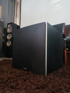 Polk audio PSW10 active 10 inch subwoofer in immaculate condition with deep bass outputs that will s