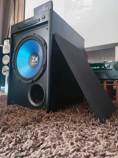 Large Kenwood SW-501 active 12 inch subwoofer at 150 watt RMS 300 watt peak perfect for movies and m