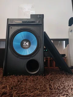 Large Kenwood SW-501 active 12 inch subwoofer at 150 watt RMS 300 watt peak perfect for movies and m