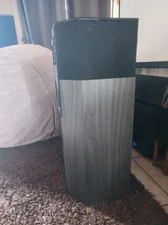 Bose 701 floorstanding speakers in immaculate condition with high-end audio output and bass perfect