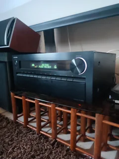 Onkyo TX-NR809 HDMI ARC 9.2 receiver amplifier at 135 watts per a channel with remote in excellent c