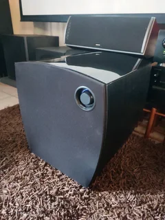 Jamo C80 SUB active dual 10 inch 1800 watt RMS 4200 watt peak subwoofer in immaculate condition with