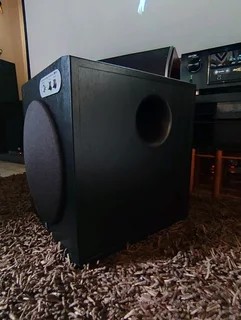 Yamaha YST-RSW300 active 270 watt RMS 10 inch subwoofer with deep bass output to shake your home per