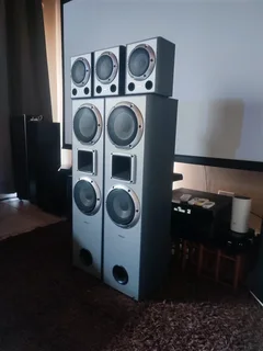 Sony 5.0 speaker set in excellent condition with great bass output and clarity.See pics for model nu