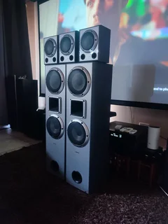 Sony 5.0 speaker set in excellent condition with great bass output and clarity.See pics for model nu