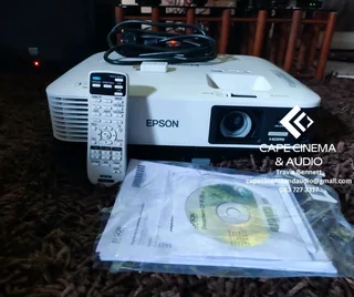 Epson EB-2245U projector 1920*1200 4200 lumens 16:10 Hi-Definition multi media projector in immacula