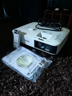 Epson EB-2245U projector 1920*1200 4200 lumens 16:10 Hi-Definition multi media projector in immacula