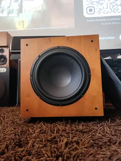 Castle Cube active 10 inch subwoofer in immaculate condition with high-end bass output perfect for m