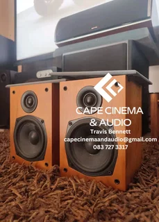 Castle CUBE bookshelf speakers in immaculate condition with high-end audio output and bass in immacu