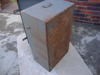 METAL TRUNK/TOOLBOX
