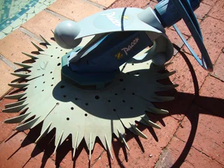 SWIMMING POOL CLEANER