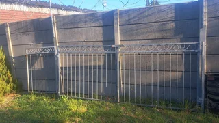 Galvanized gates for sale R3000 Neg