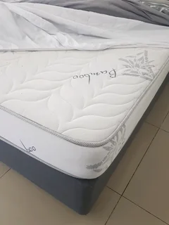 Bed queen size