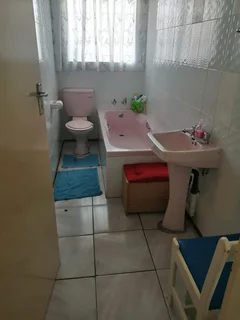 3 BEDROOM 2 BATHROOM FOR RENT IN BOITEKONG LUSIKISIKI