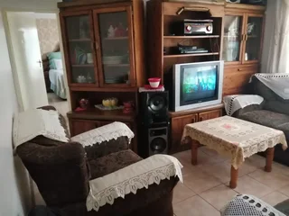 3 BEDROOM 2 BATHROOM FOR RENT IN BOITEKONG LUSIKISIKI