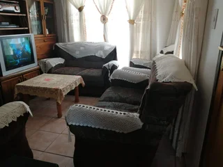 3 BEDROOM 2 BATHROOM FOR RENT IN BOITEKONG LUSIKISIKI