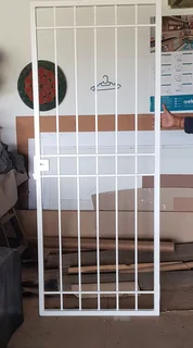 Single, solid Metal gate with Hinges, lock and key White