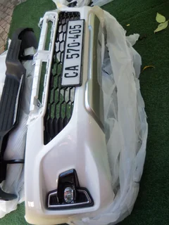 &#39;19 TOYOTA HILUX RAIDER GD6 2,8 OEM SPARES