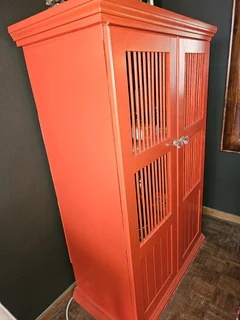 Cupboard with 2 shelves