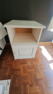 Bedside tables/cupboards