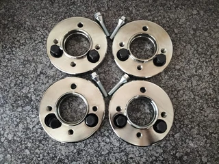 Renault Kwid wheel adapters 3/100 to 4/100