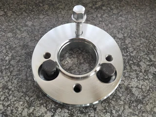 Renault Kwid wheel adapters 3/100 to 4/100