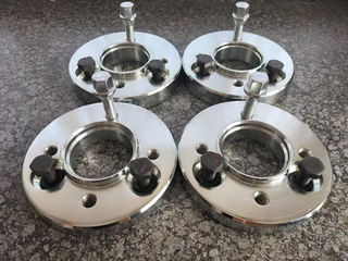 Renault Kwid wheel adapters 3/100 to 4/100