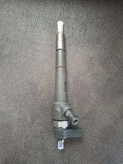 VW Audi 2.0 TDI 03L130277J diesel injector