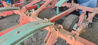 KVERNELAND CLG 5 TINE RIPPER