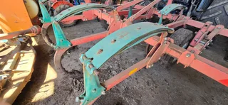 KVERNELAND CLG 5 TINE RIPPER