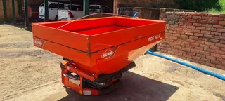 KHUN MDS 19.1Q FERTILIZER SPREADER