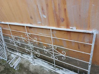 2 X Kitchen/lounge Gates For Sale!