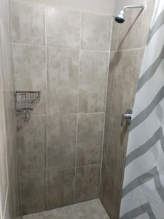 Hayfields upmarket Bachelor flat to let