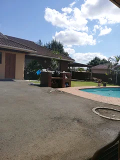 Hayfields upmarket Bachelor flat to let