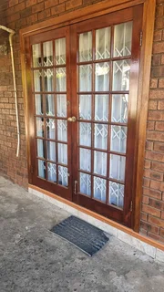 Upmarket Bachelor flat to let in Hayfields Pietermaritzburg