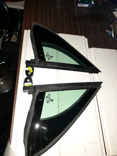 TIGUAN DOOR VENT GLASS