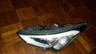 HYUNDAI HEADLIGHT