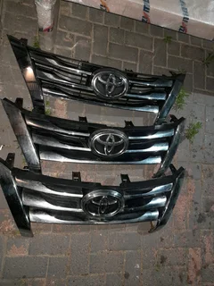 TOYOTA GRILLES