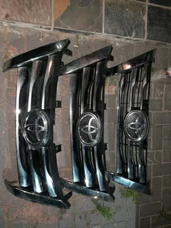 TOYOTA GRILLES