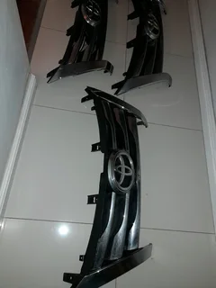 TOYOTA GRILLES