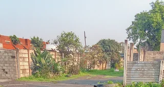 CLAIRWOOD COMMERCIAL PROPERTY FOR SALE OR TO LEASE IN BUSY INDUSTRIAL HUB