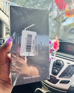 Brand New and Sealed Samsung S25 Ultra 256gb for sale and comes WITH Full Warranty