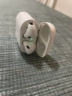 Apple AirPod ( Please read ad)